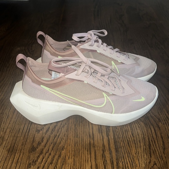 NIKE Vista Lite “Fossil Stone/Desert Dust/Volt” Size 7US - Picture 4 of 7